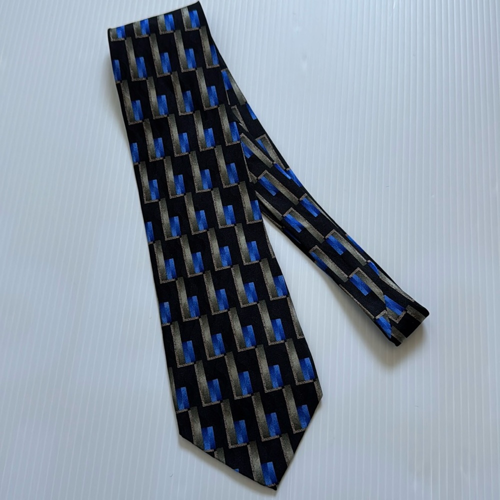 Blue, sliver - gray & black 100% silk tie by Louis Roth.